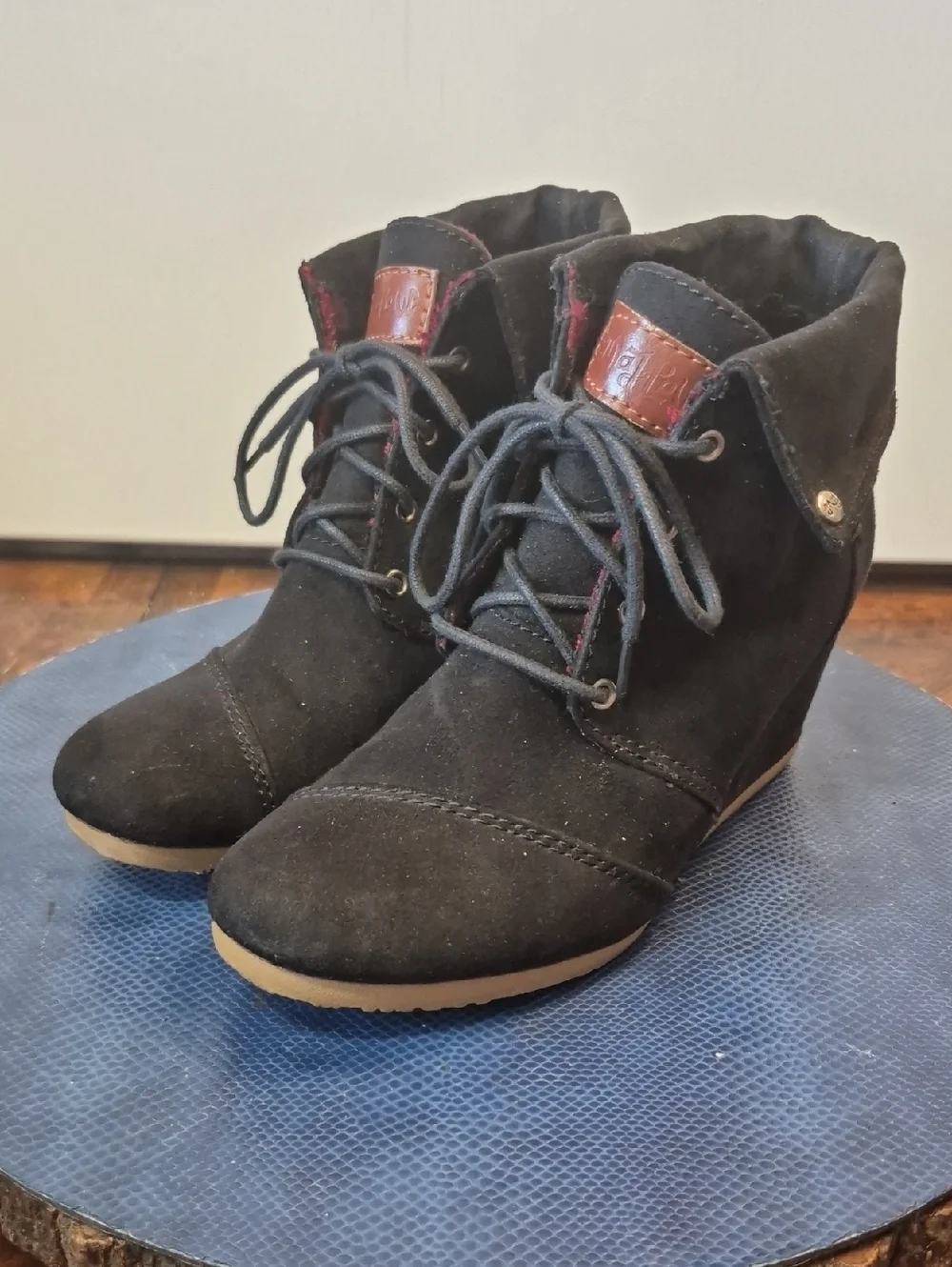 Mad Love Black Suede Lace-Up  Wedge Boots with Tan Outsole Womens sz.7 #1073s